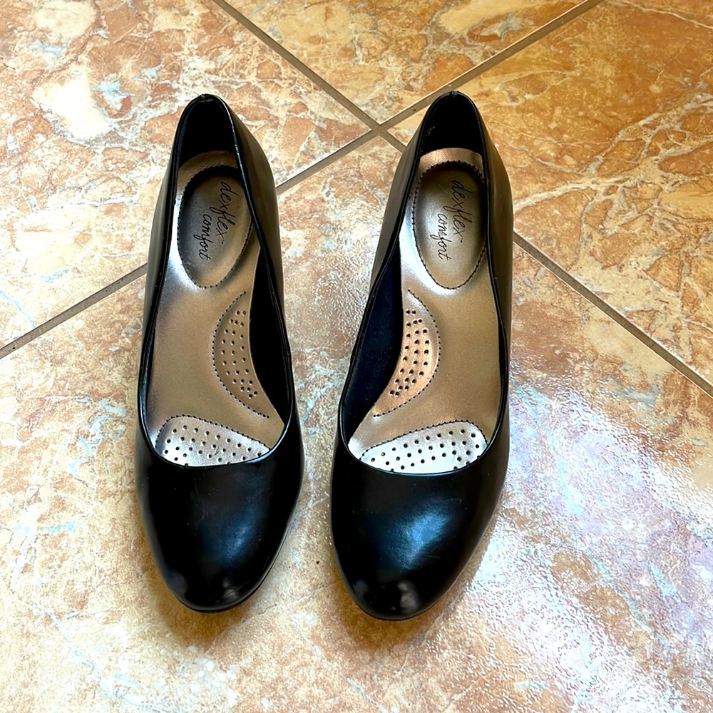 1.5-2 inch black pumps, used good condition size 7